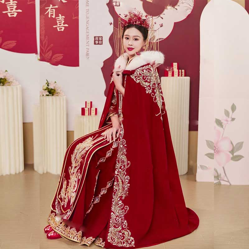 新中式秀禾服披风红色毛领刺绣婚礼斗篷新娘保暖加厚披肩冬季加棉