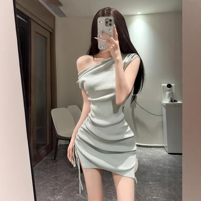 辣妹性感斜肩抽绳短袖连衣裙女夏季新款设计感收腰显瘦包臀短裙子