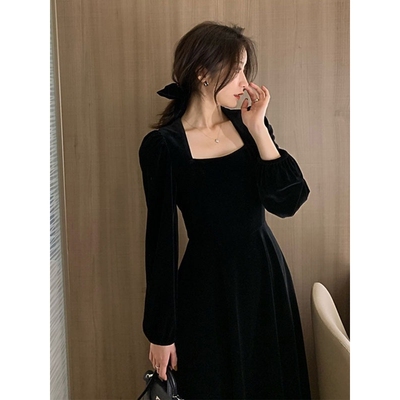 法式复古金丝绒连衣裙女2023秋冬季轻奢晚会气质方领收腰显瘦裙子