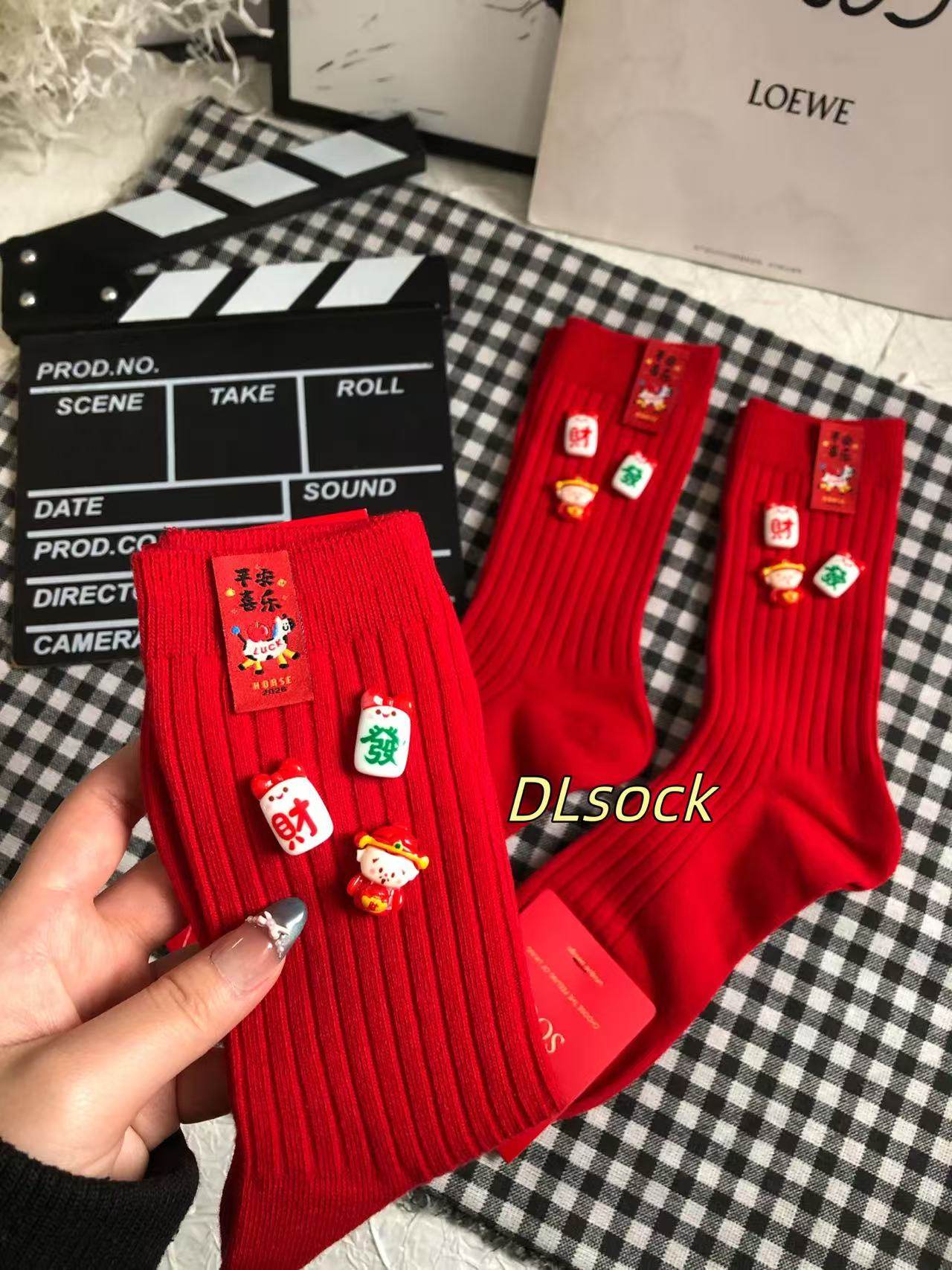 DLSOCK秋冬新款新年发财红袜子女可爱卡通小马中筒袜时尚百搭潮袜