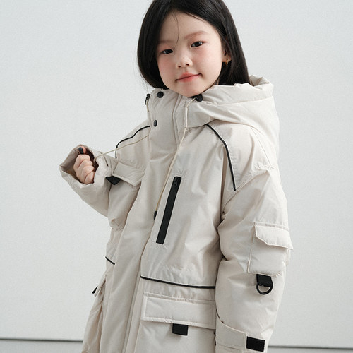 一件过冬返场墙白色中长羽绒服