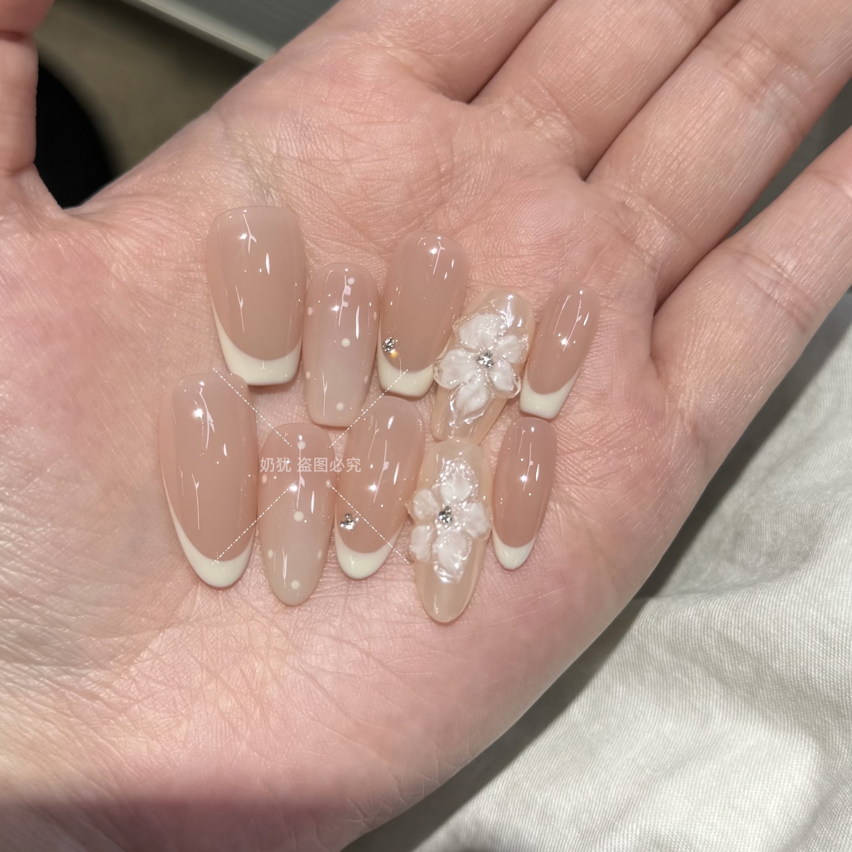 【茉莉奶冻】裸感法式纯手工穿戴甲手捏白桃花镶钻温柔美甲高级感