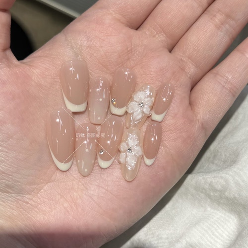 【茉莉奶冻】裸感法式纯手工穿戴甲手捏白桃花镶钻温柔美甲高级感