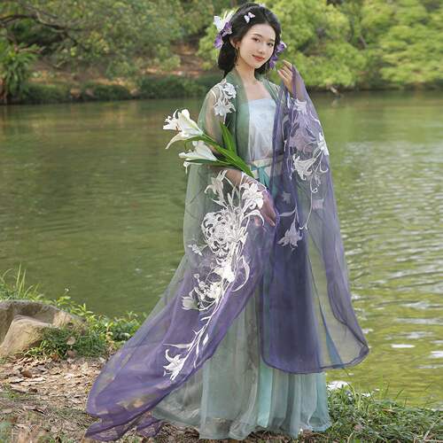 幽谷百合重工刺绣齐腰汉服套装