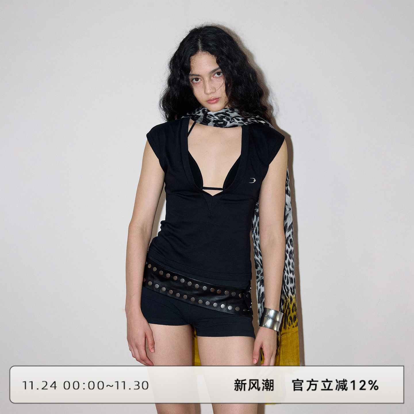 CLOUD WILD白云野边双色V领宽松短袖上衣正肩t恤女显瘦辣妹上衣