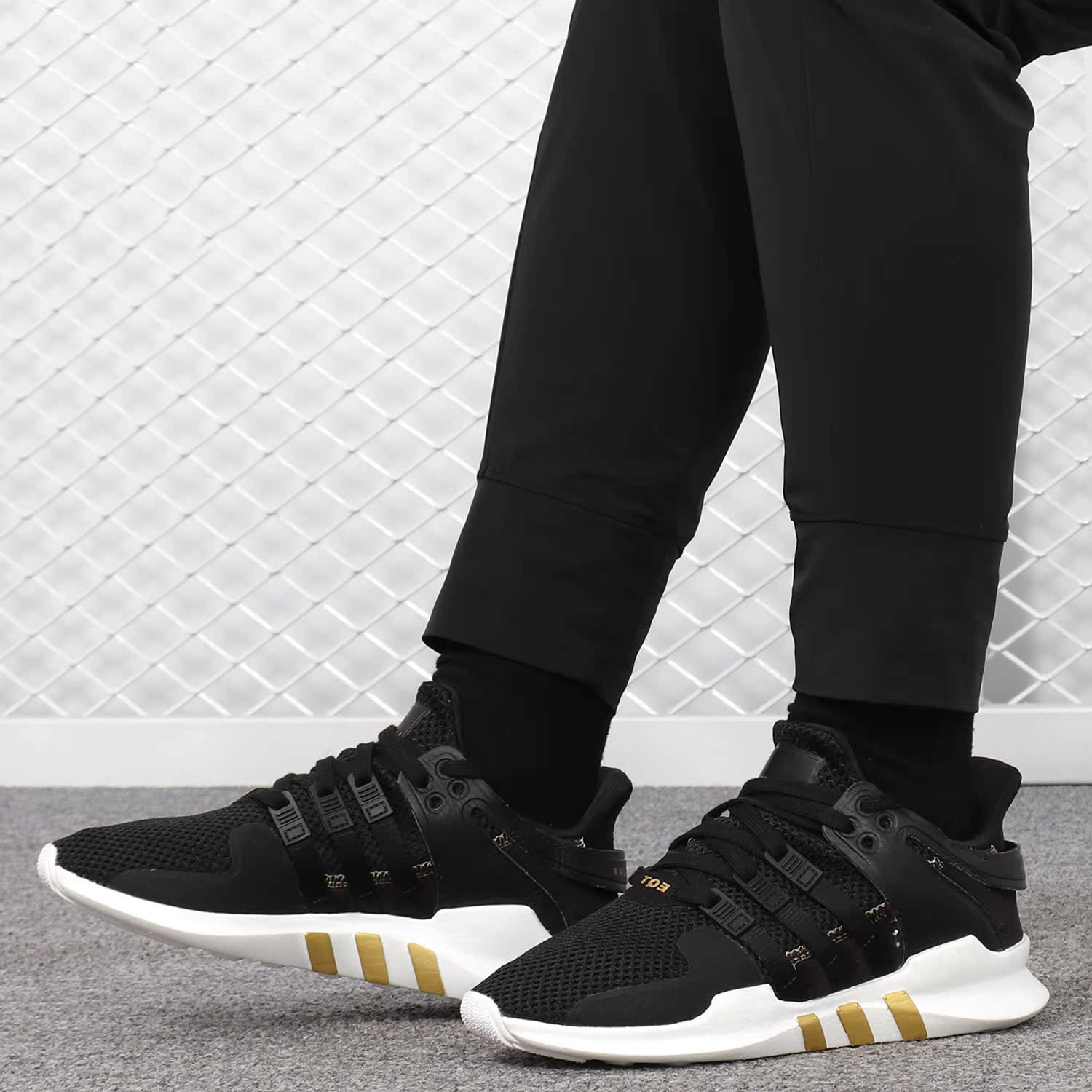 阿迪达斯女子休闲运动鞋