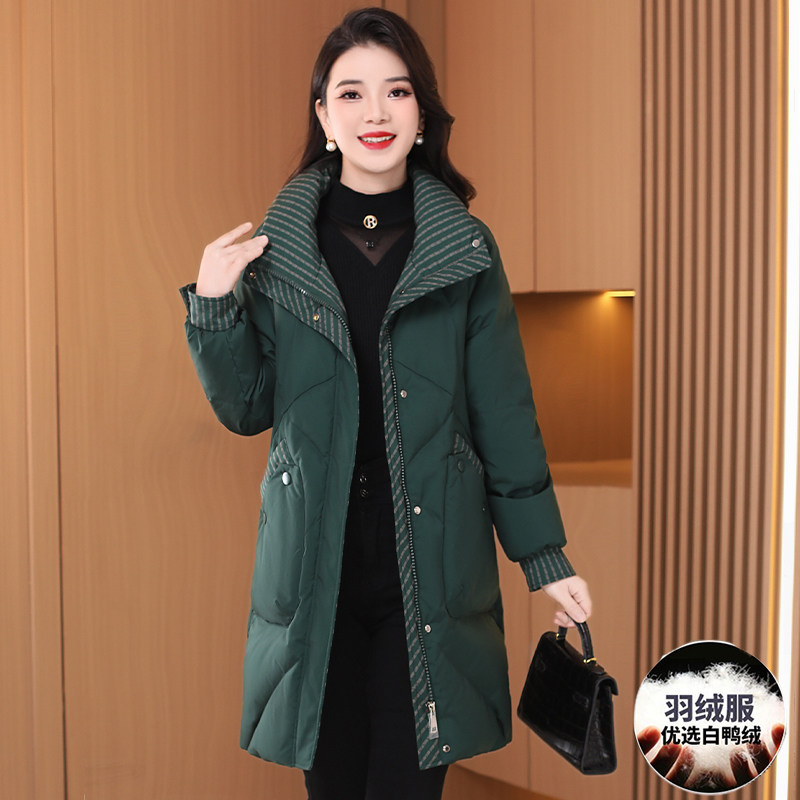 九江绿色女士羽绒服冬季2026新款爆款高级感妈妈流行高端品牌中长