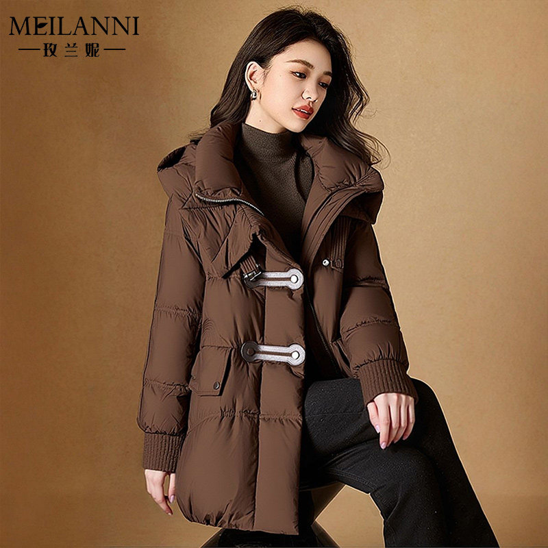 女士高端奢华品牌羽绒服今年流行
