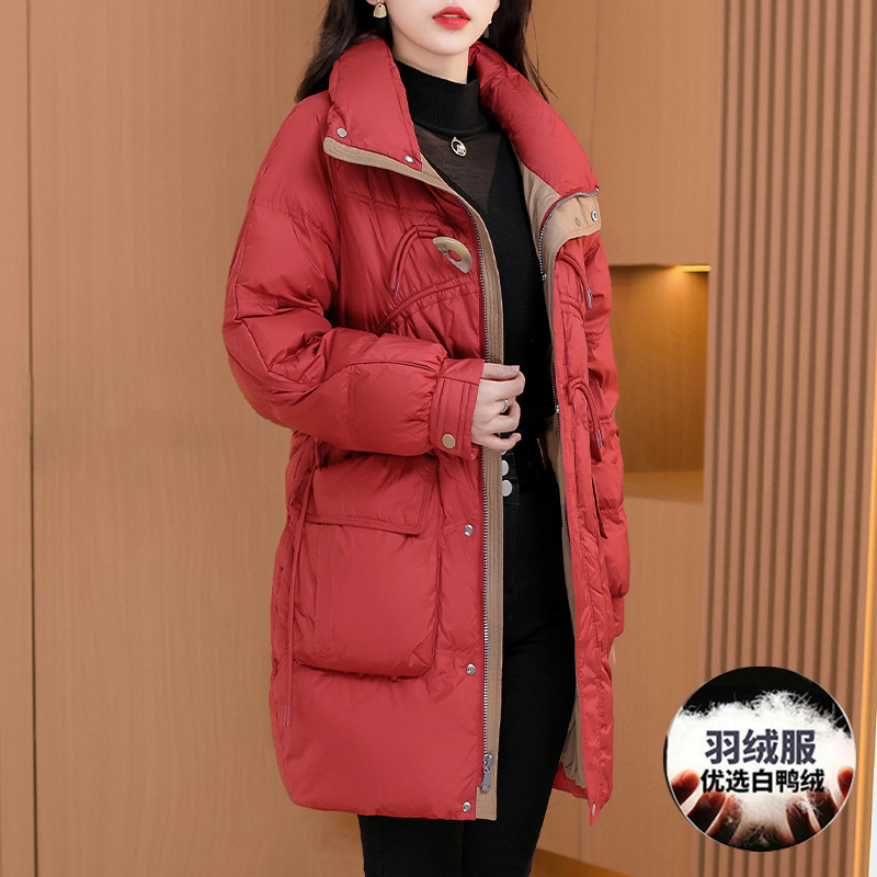 中长款羽绒服今年流行时尚洋气