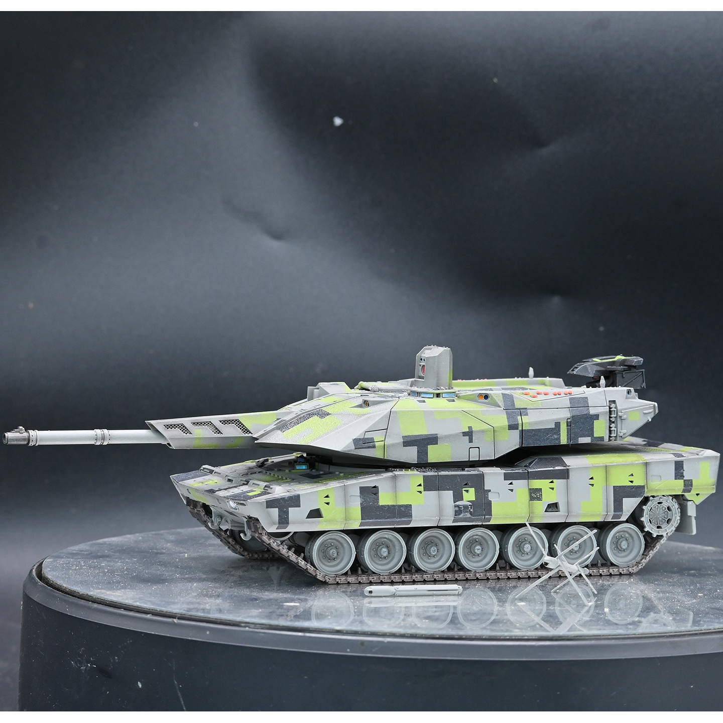 三荣德国KF51主战坦克成品模型
