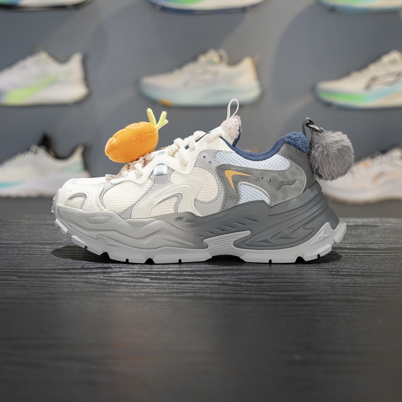 李宁防滑耐磨女子系带休闲鞋