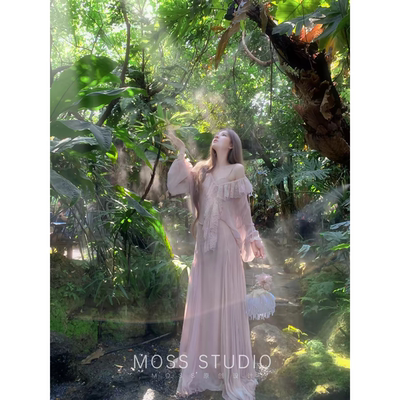 MOSS STUDIO 3.15 20:00上新瑃时柔光法式人丝上衣+半裙套装