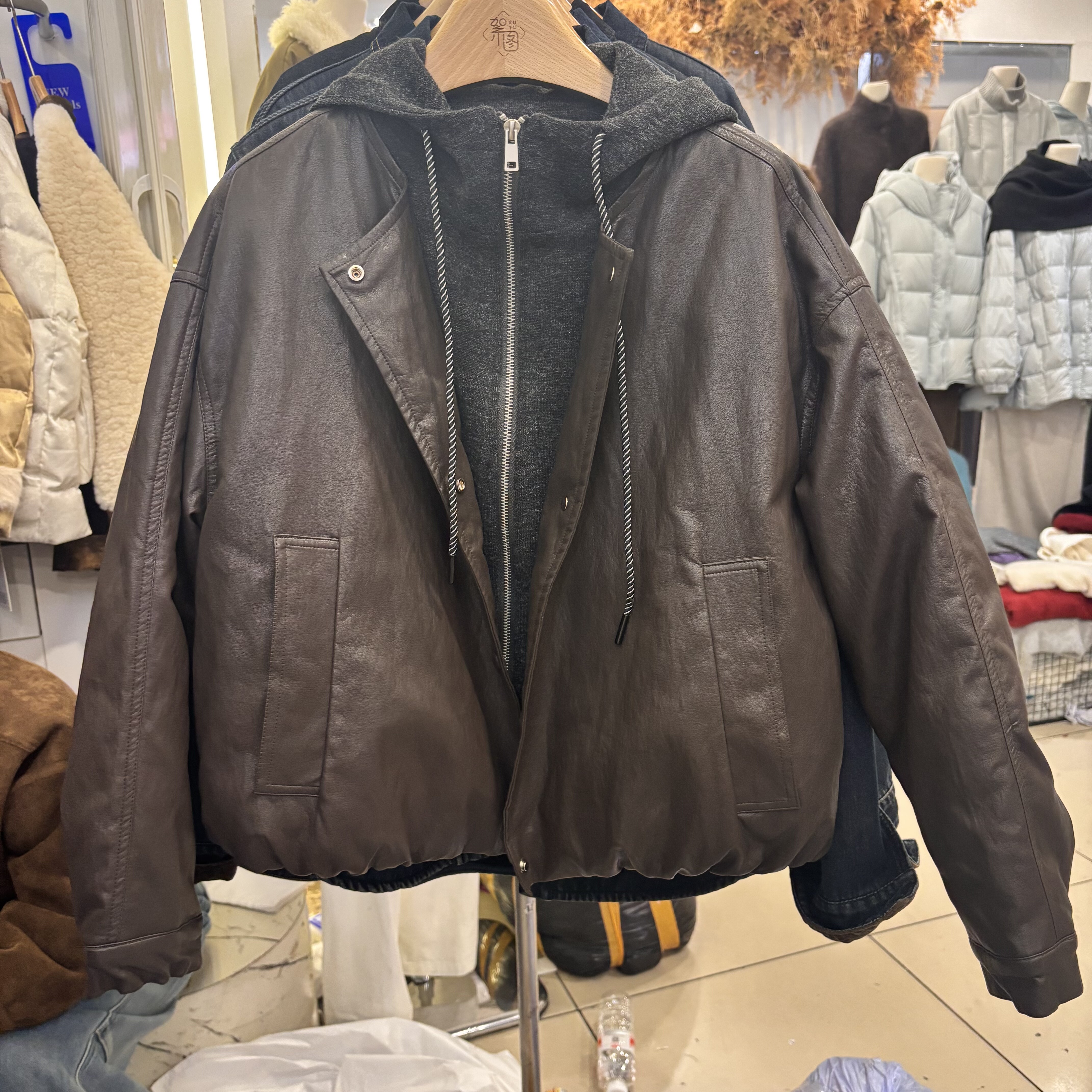 连帽卫衣假两件pu皮衣羽绒外套女2025冬季新款宽松休闲白鸭绒内胆