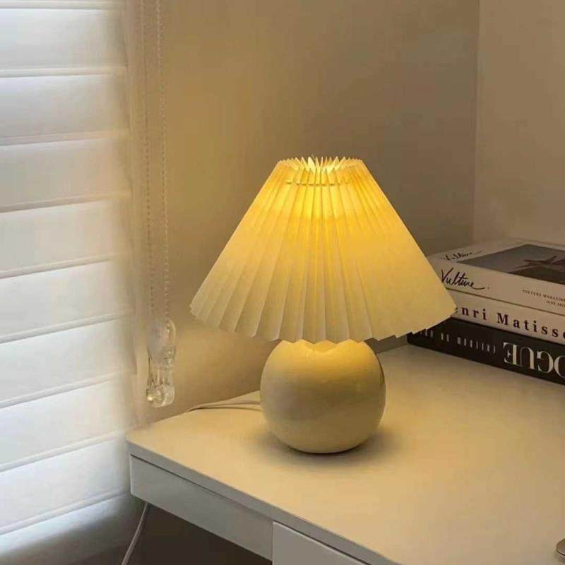 网红陶瓷百褶台灯少女ins床头灯浪漫时尚创意装饰灯复古卧室北欧