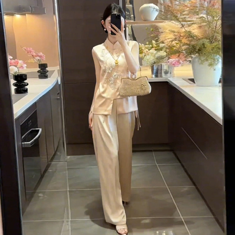 新中式无袖套装女士夏季轻奢款刺绣国风马甲盘扣上衣阔腿裤两件套