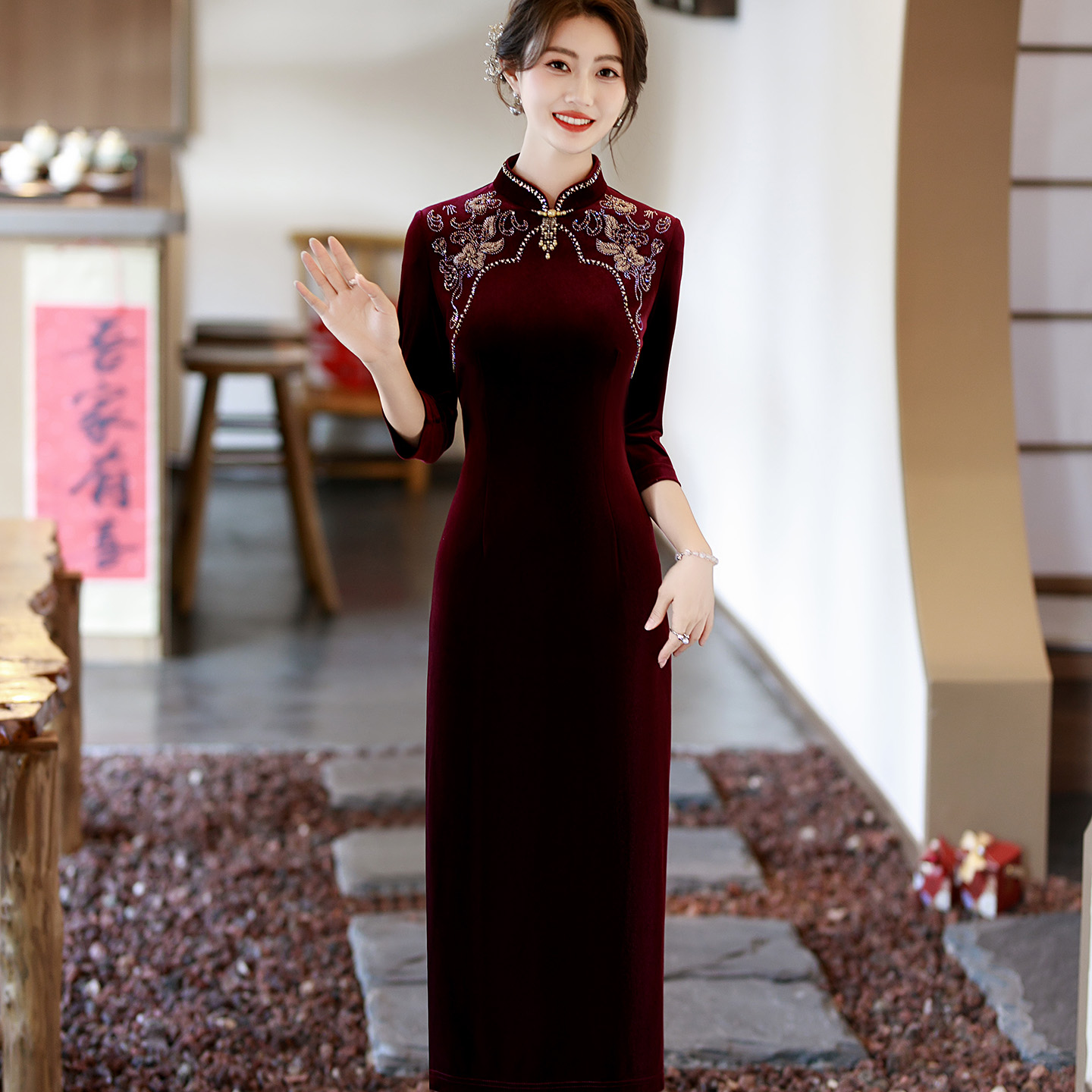 喜婆婆秋季婚宴长款丝绒旗袍礼服