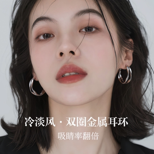 爆款 夏日金属双圈耳环2025新款 女人味素圈方圆脸显脸小耳圈高级感