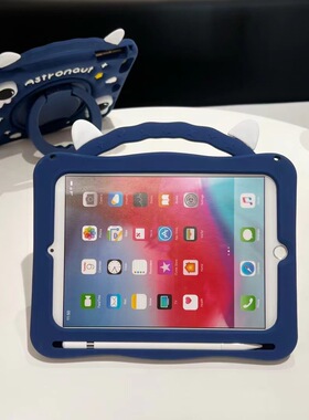 适用2022款iPad pro 12.9寸卡通硅胶壳宇航员A1983男宝防摔软壳A1876捏捏太空人A2014旋转手拎支架套浮雕卡通
