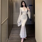 大码 连衣裙女秋纯欲风内搭收腰显瘦包臀裙 气质辣妹蕾丝V领喇叭袖