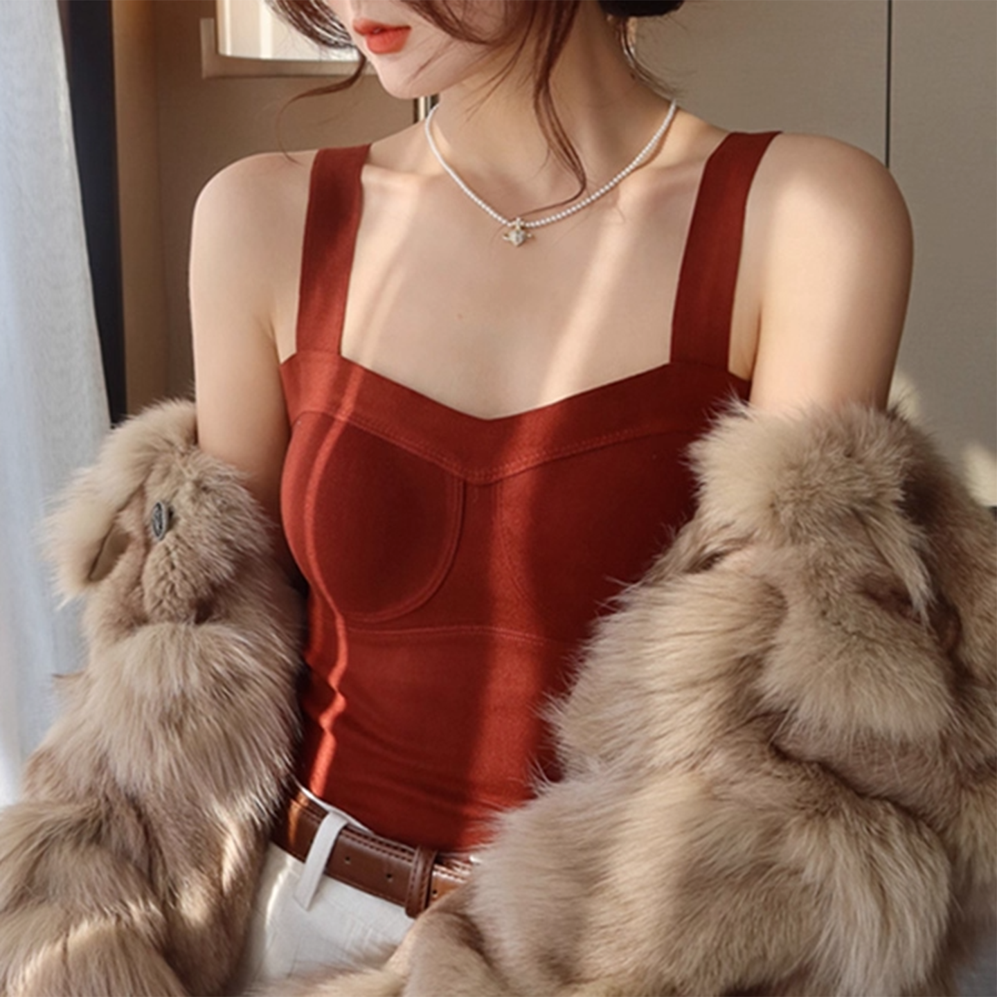 红色德绒吊带背心女2025秋冬新款皮草内搭带胸垫修身短款保暖上衣