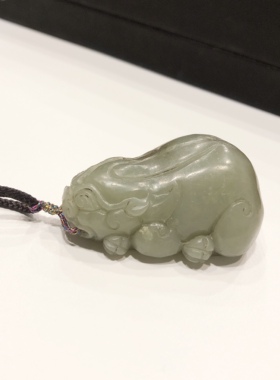 D1468# 天然和田玉粉青细料俏糖色貔貅吊坠大挂件50*37*23mm