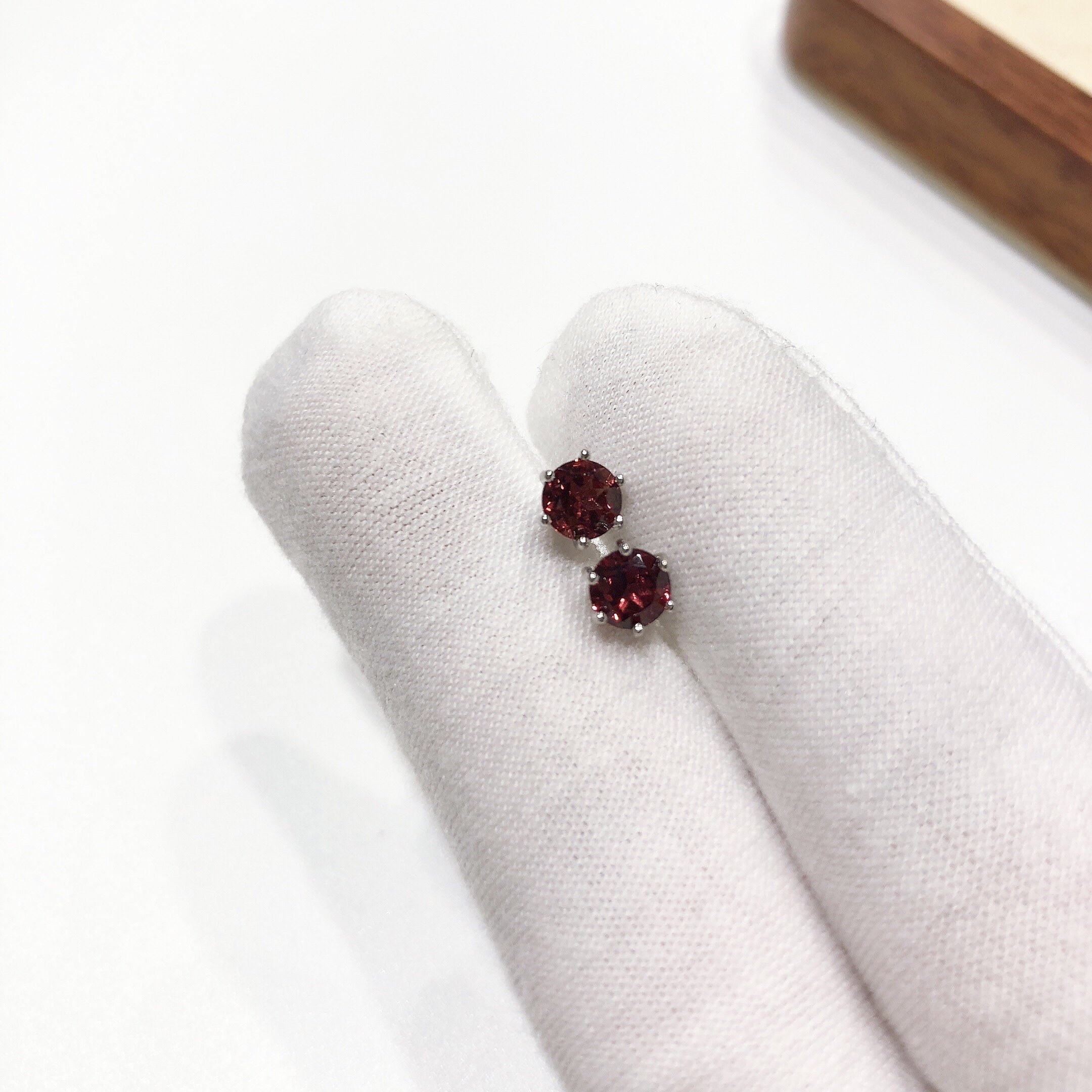 C20# S925银红石榴石宝石耳钉5.8mm