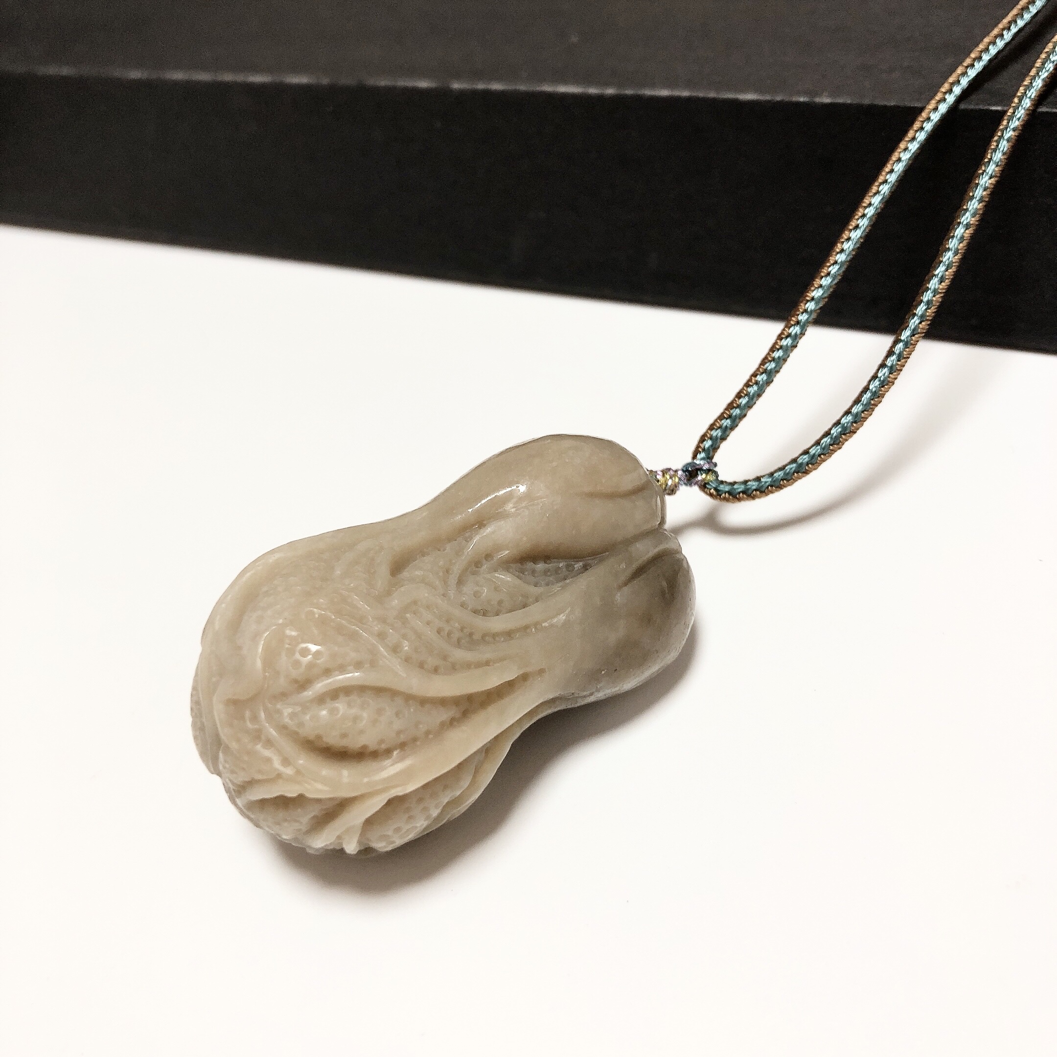 D1121# 天然和田玉糖料白菜吊坠 大挂件55.5*32.3*27.8mm 66.32克