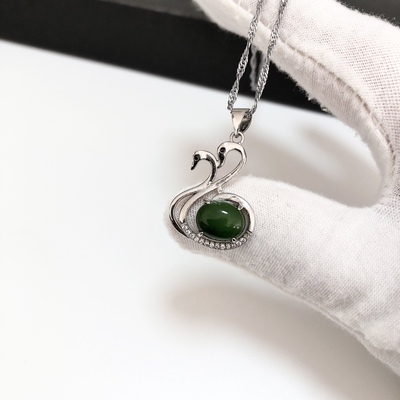 D870# 天然和田玉碧玉苹果绿精工镶嵌天鹅吊坠25*18*5.5mm