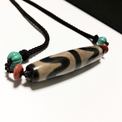 D916# 西藏老料至纯双虎牙包浆天珠玉化老玛瑙玉髓吊坠 重15.42克