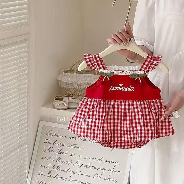 满月女宝宝婴儿衣服包屁衣百天夏季新款格子薄款哈衣时尚连体衣