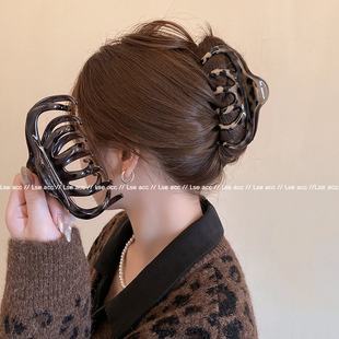 韩系秋冬新款豹纹抓夹高级感后脑勺大号盘发鲨鱼夹子小众设计发饰