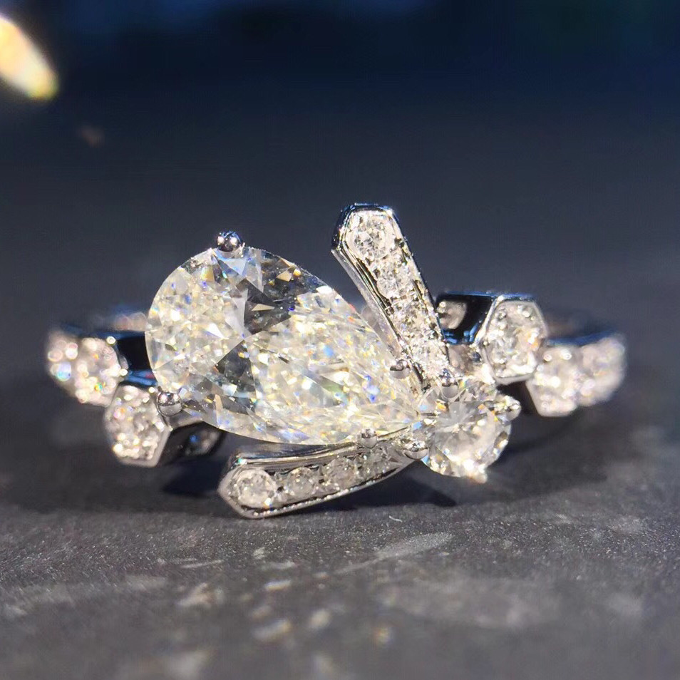 福大生50分水滴形梨形异型钻石结婚戒指18K白金一克拉钻女戒