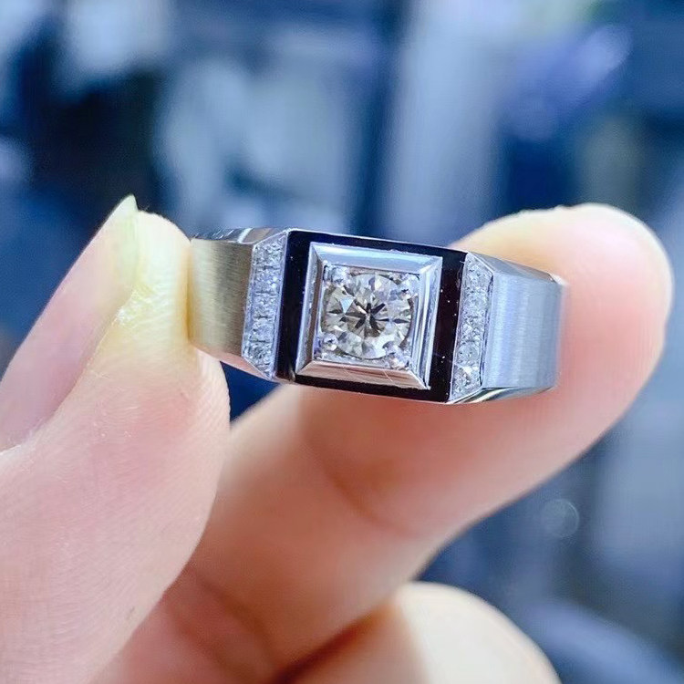 福大生 大气显钻钻石男戒 圆形白18K金男士结婚钻戒定制 男款婚戒