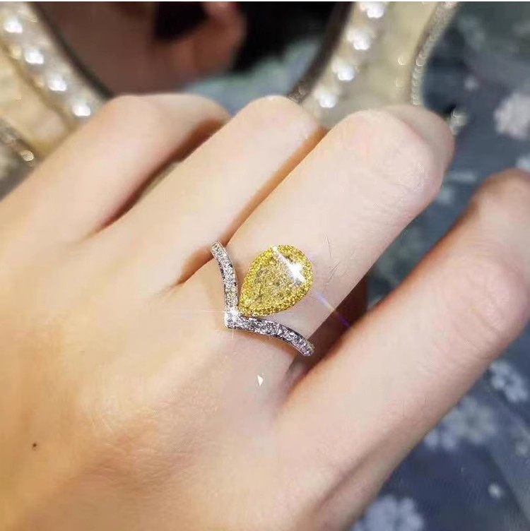 福大生 群镶白18K金黄钻戒指 水滴形黄钻结婚钻戒 异形彩钻戒指
