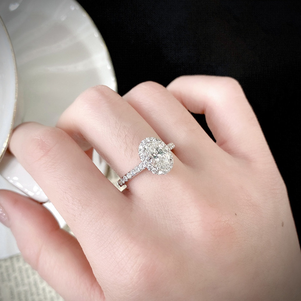 福大生 群镶白18K金异形钻石戒指 鸽子蛋钻石女戒尽显浪漫与奢华