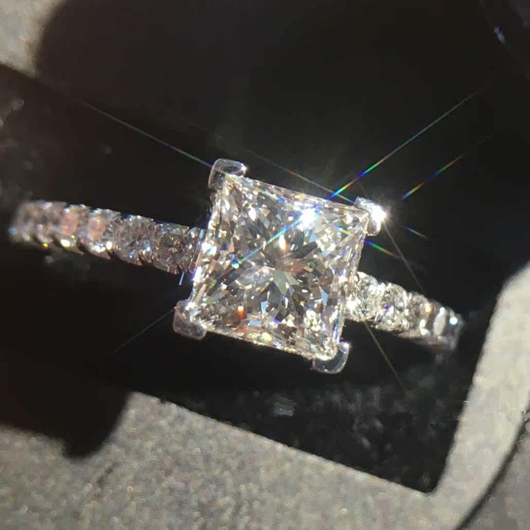 福大生80分垫形公主方钻石结婚戒指18K白金一克拉钻戒女正品
