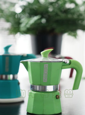 意大利铝制单阀2至3份绿色摩卡壶适用陶炉和电炉加热60-90ml容量