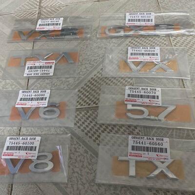 霸道兰德酷路泽尾门车标VXRGXR