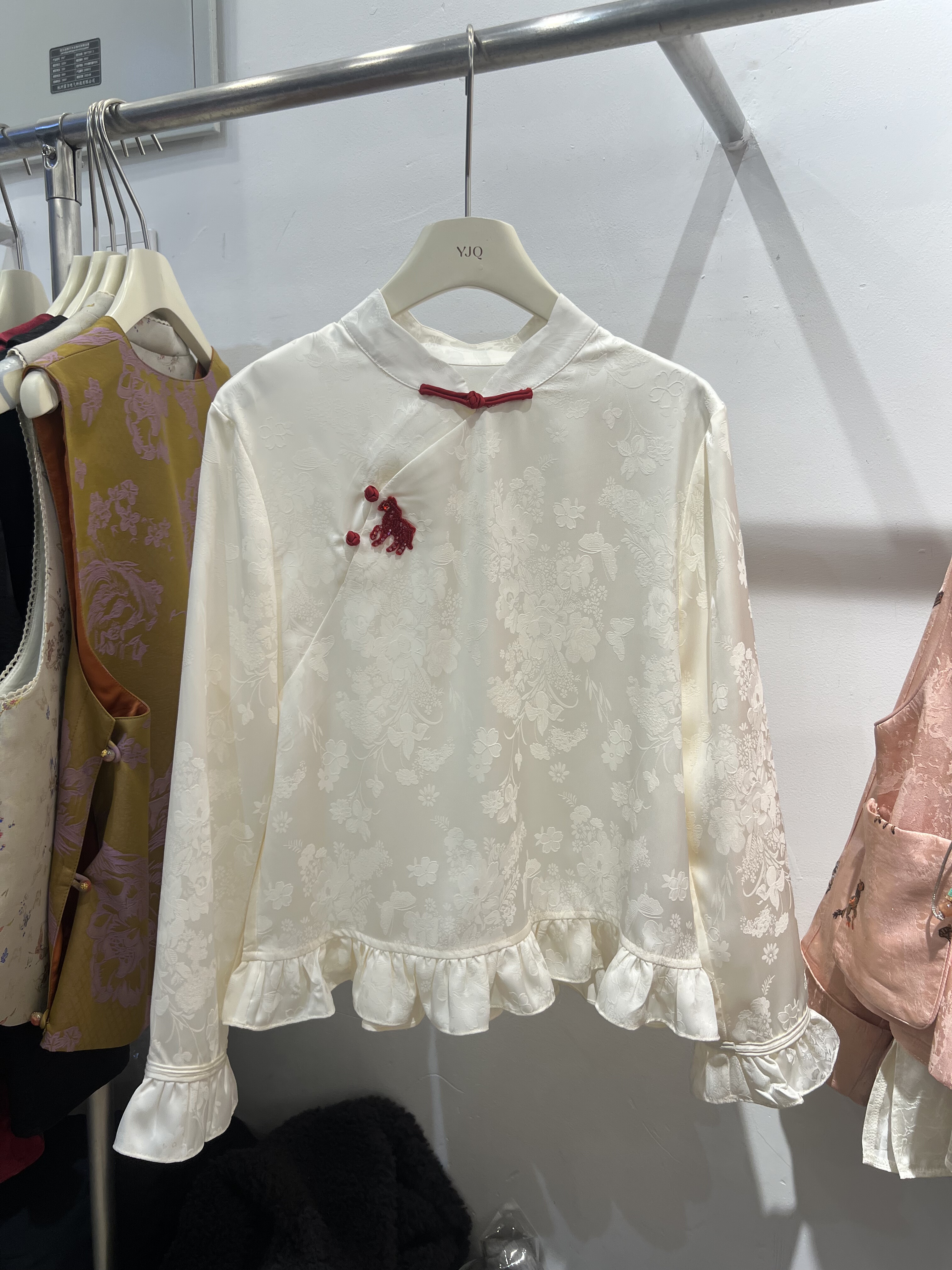 YJQ正品冬季新款韩版时尚设计感小香风上衣新中式超洋气,女装/女士精品,真丝上装,淘宝优惠券,粉丝福利购,淘宝优惠卷