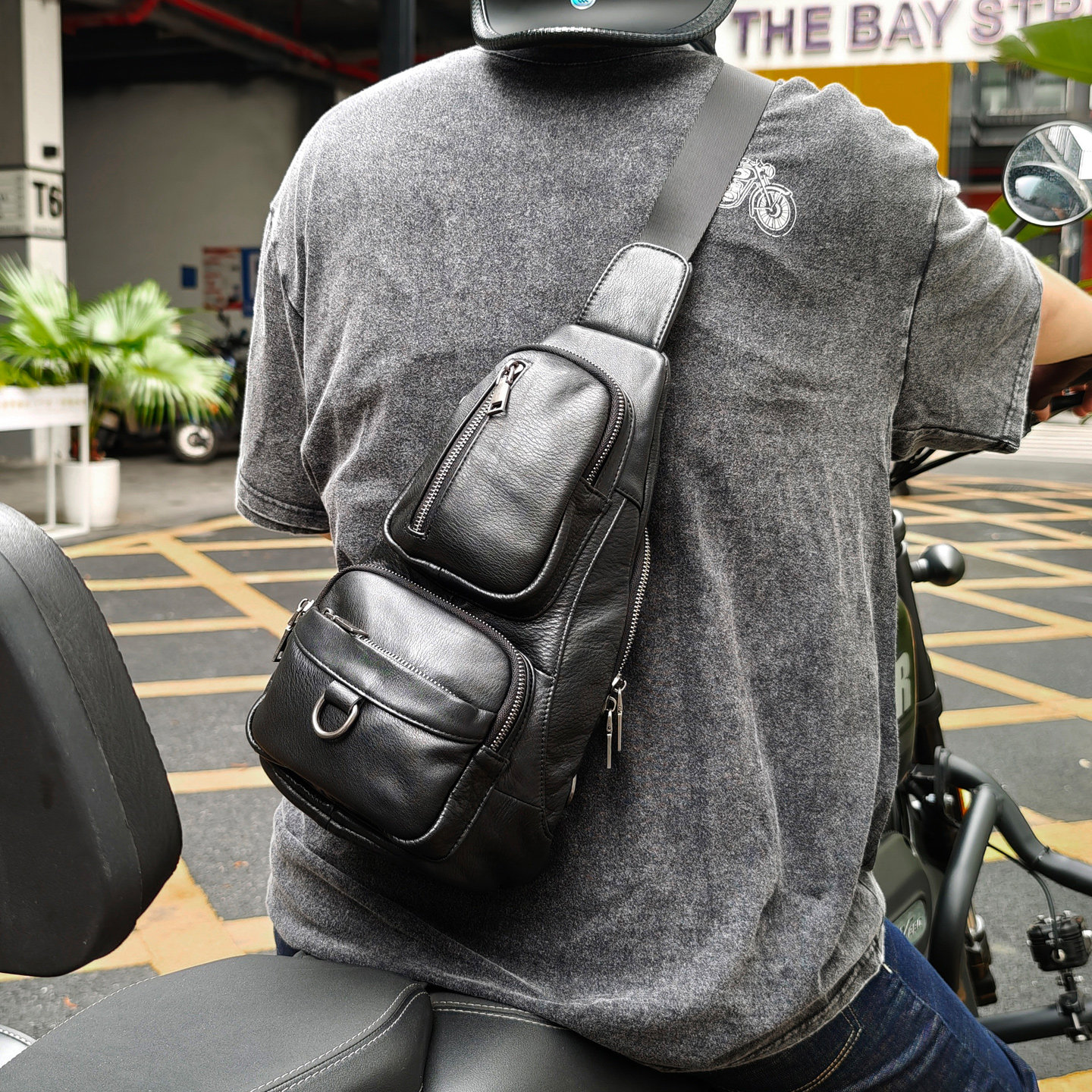 复古街头机车胸包男头层牛皮重工单肩包大容量真皮斜挎包骑士背包