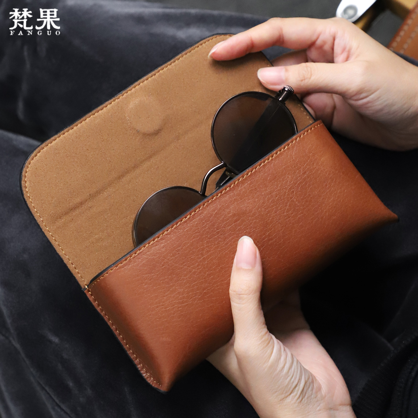 手工植鞣牛皮便携眼镜盒