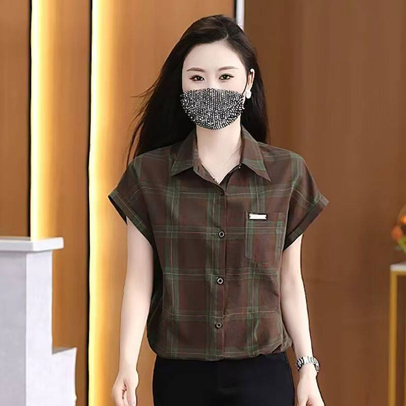 夏季格子短袖衬衫女2026新款设计感翻领衬衣宽松遮肉短款女士上衣