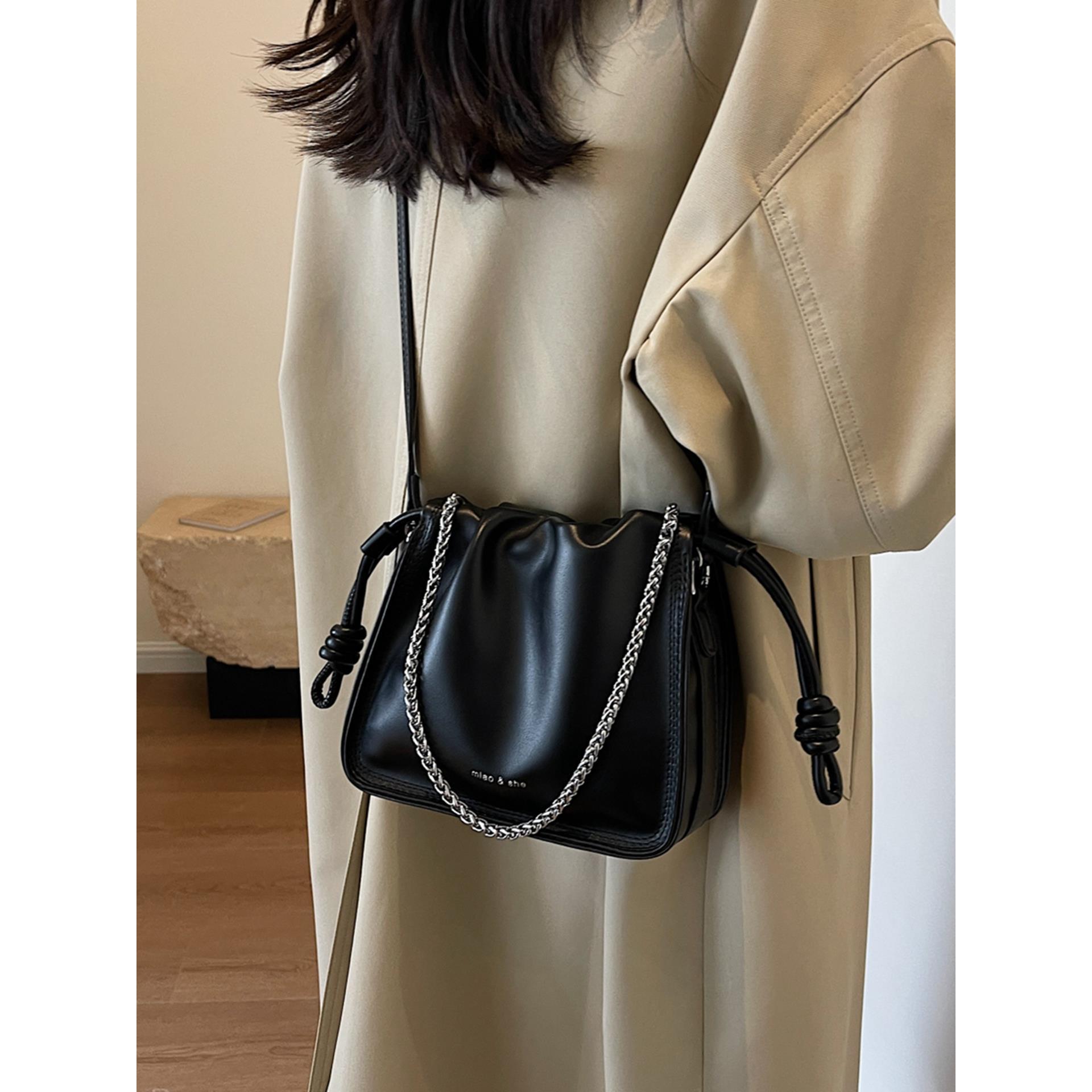 高级感超火小包女式2025新