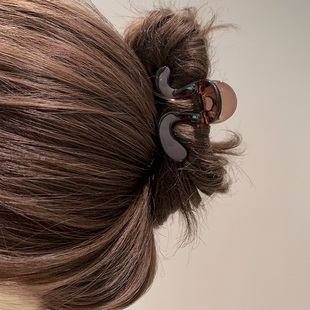 高级感盘发抓夹女2025新款 气质百搭中号发夹鲨鱼夹头饰发卡发饰