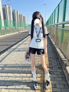 校供感小众夏季体操运动服穿搭白色短袖polo衫叠穿绀色短裤两件套