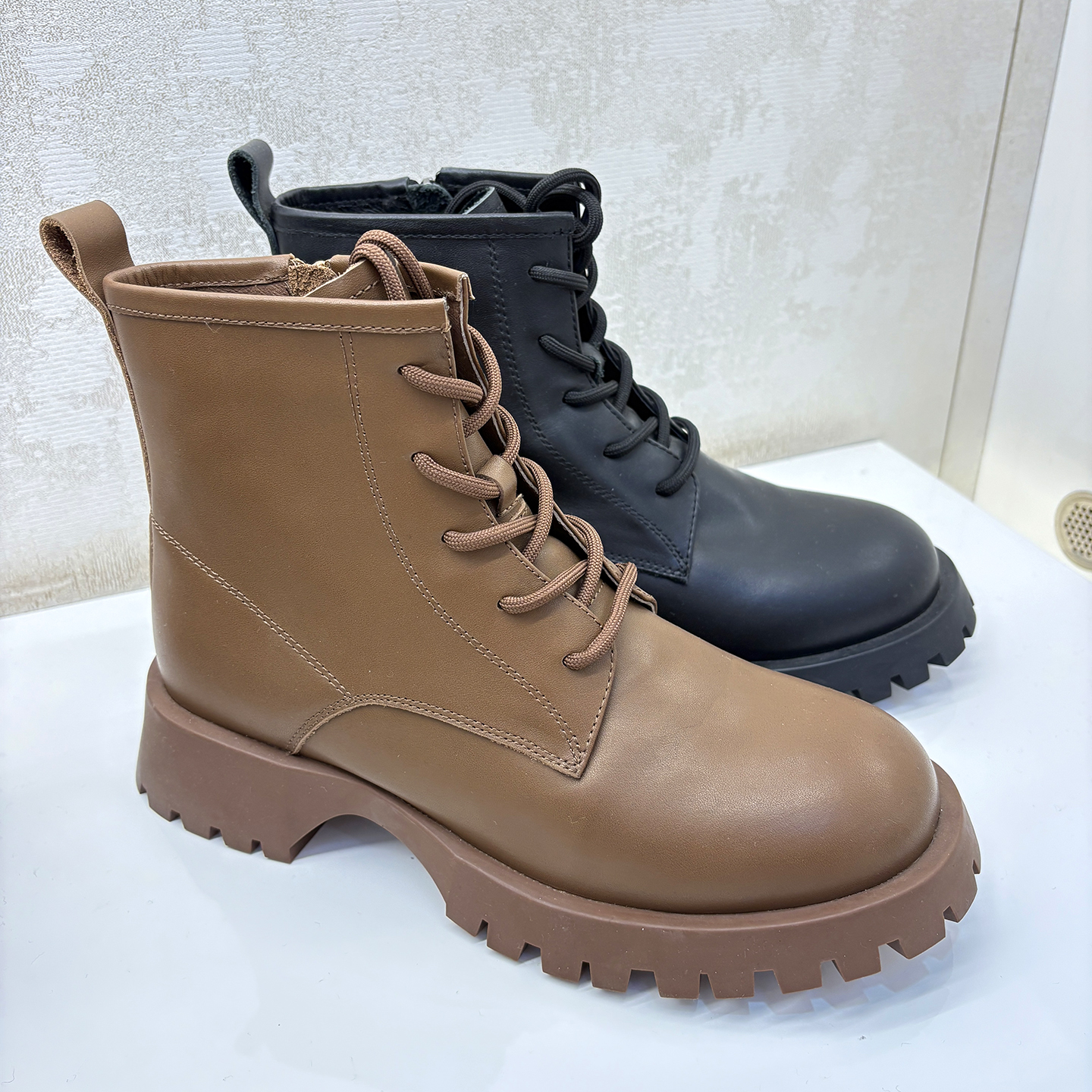 专柜正品COMELY康莉女鞋2023冬时尚马丁靴短筒加绒女靴KKF38885