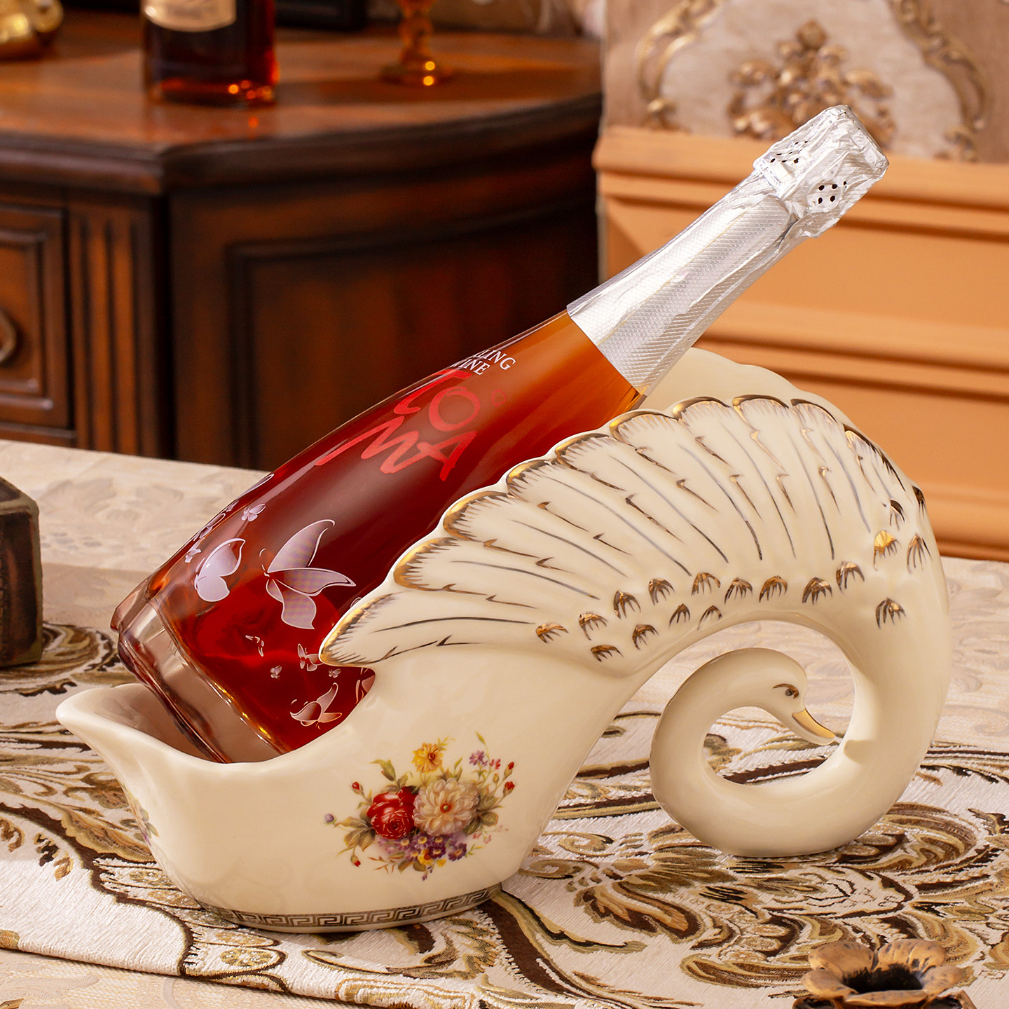 欧式陶瓷红酒架葡萄酒瓶架酒柜餐边柜装饰品轻奢高档天鹅一对摆件