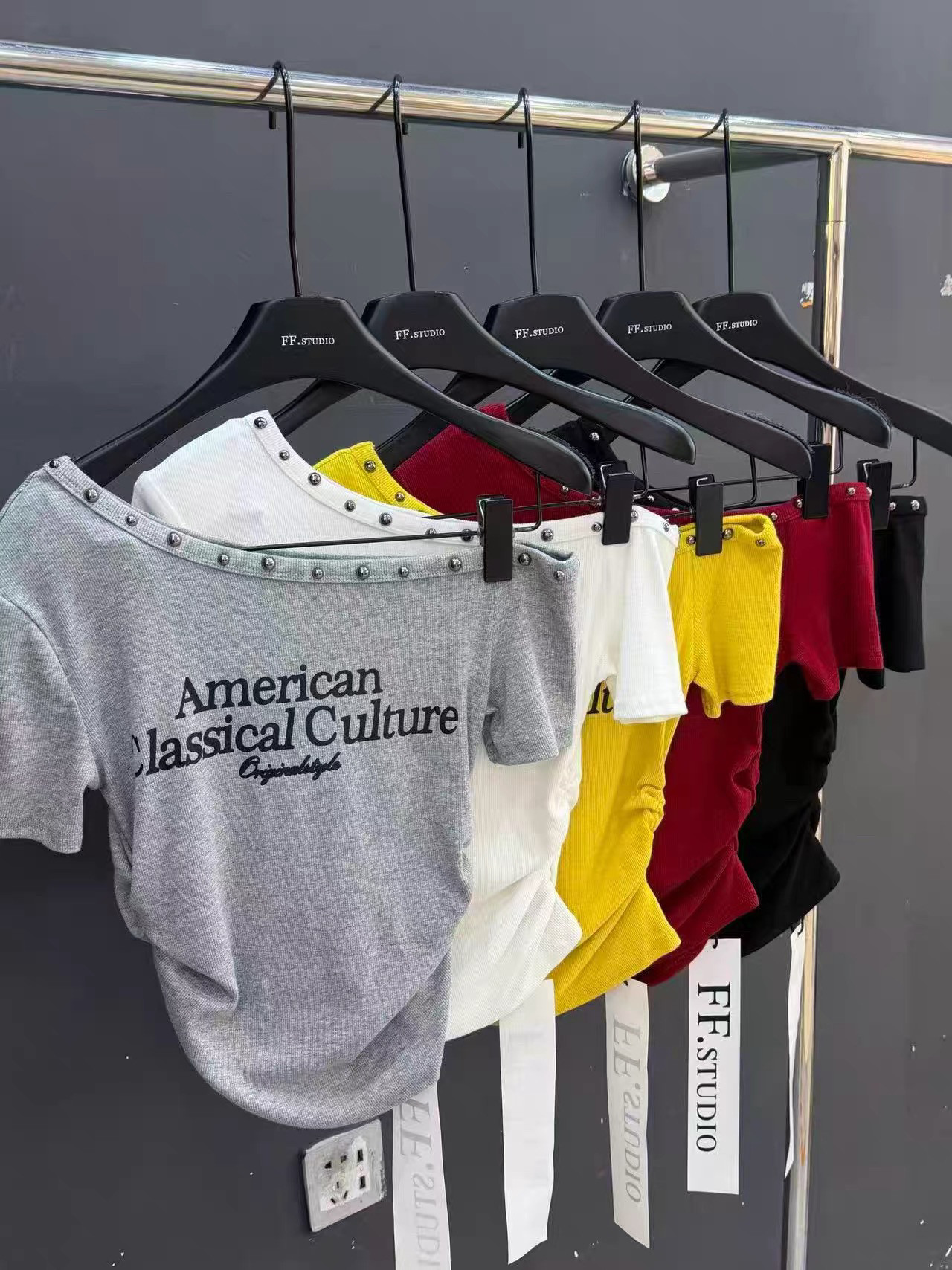 2026春夏新款斜漏肩短袖上衣辣妹短款字母修身显瘦韩版打底衫T恤