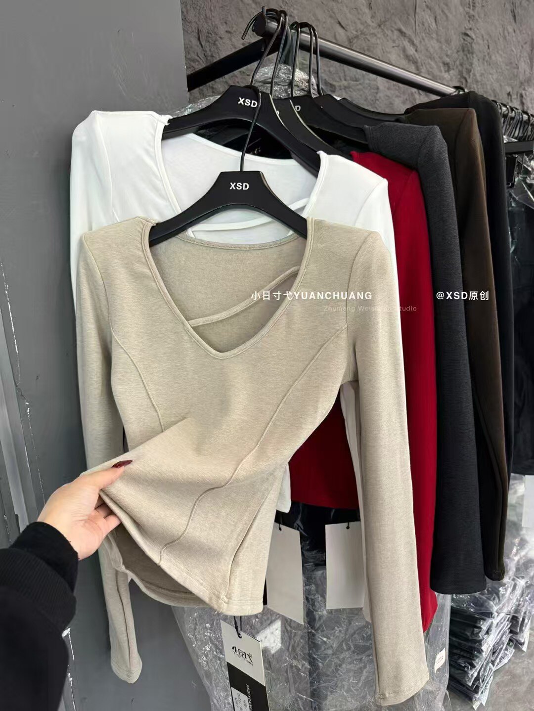 2025秋冬新款韩版纯欲风V领长袖T恤修身显瘦打底衫磨毛绒上衣女,女装/女士精品,T恤,淘宝优惠券,粉丝福利购,淘宝优惠卷