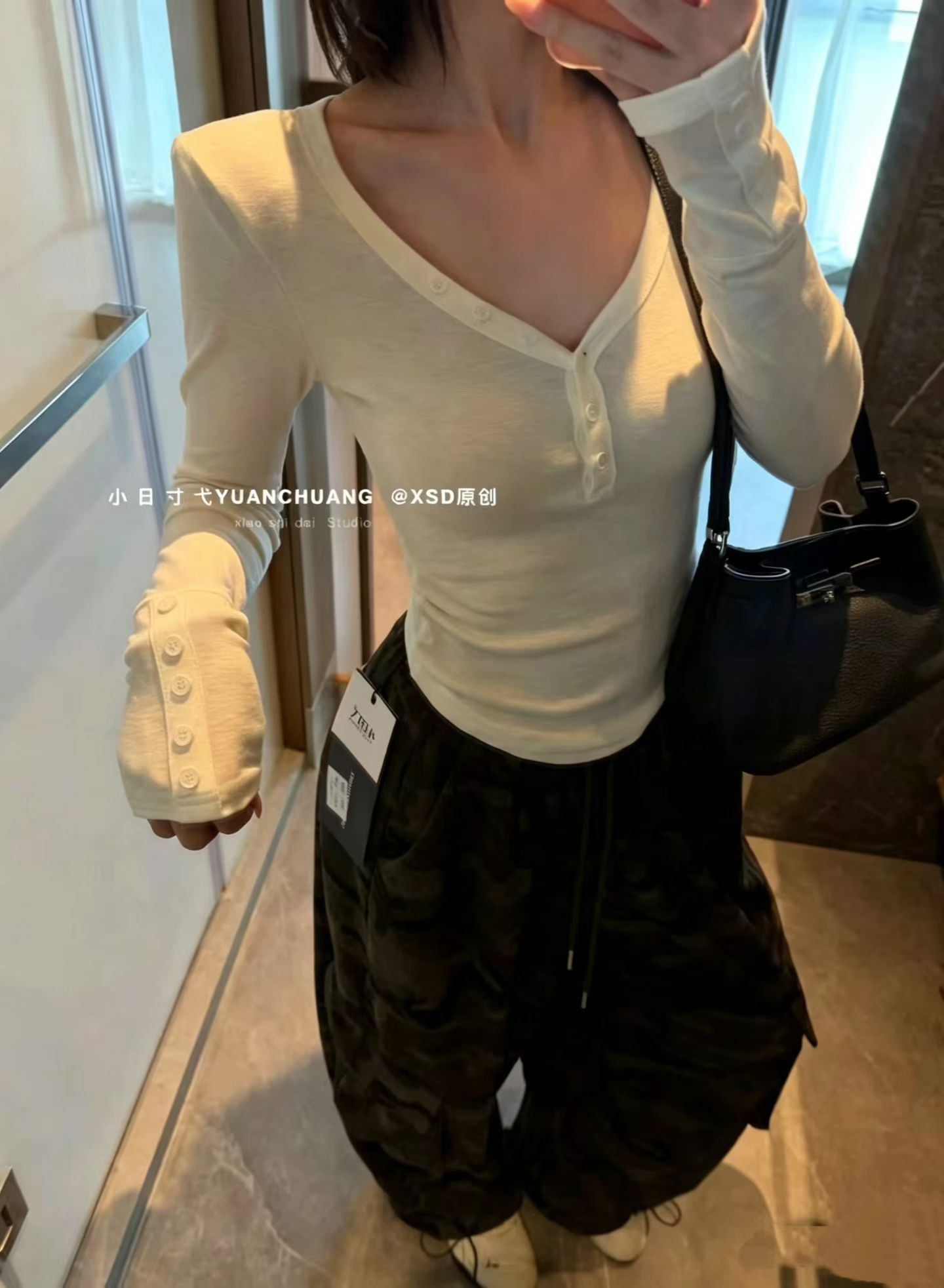 十三行2026秋季新款韩版纯色V领扣子修身长袖T恤女显瘦百搭上衣